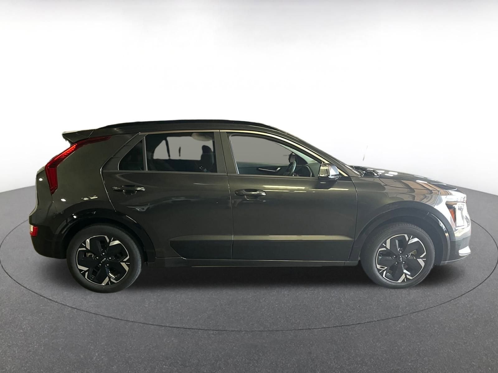 Thumbnail: 2023 Kia Niro - 11