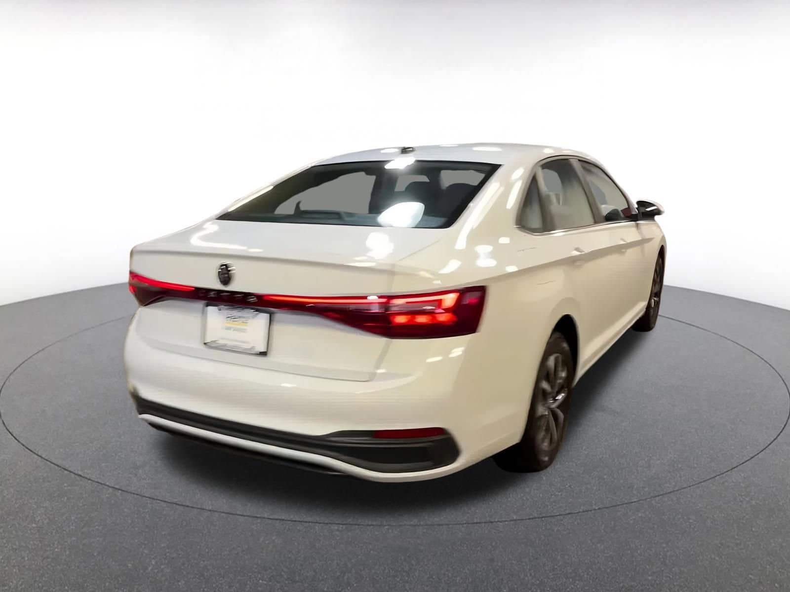 Thumbnail: 2025 Volkswagen Jetta - 15