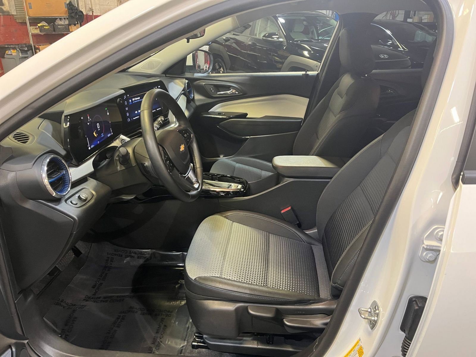 Thumbnail: 2025 Chevrolet Trax - 25