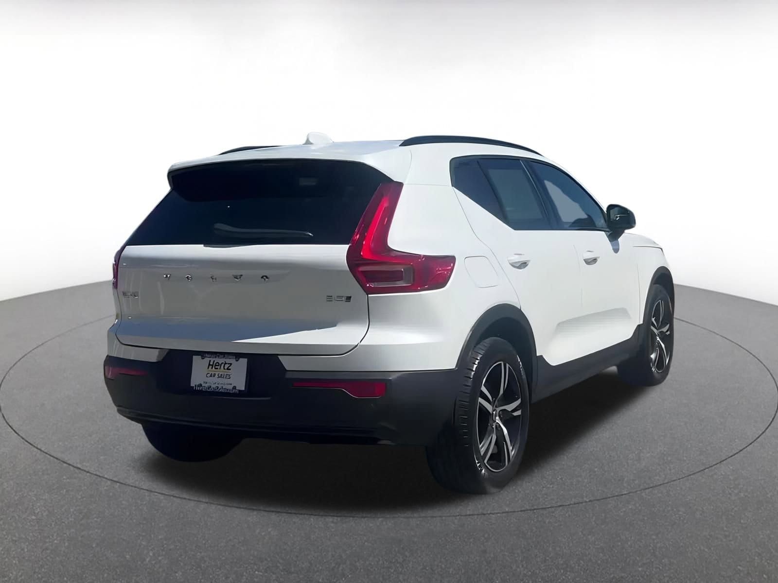 Thumbnail: 2024 Volvo XC40 - 14