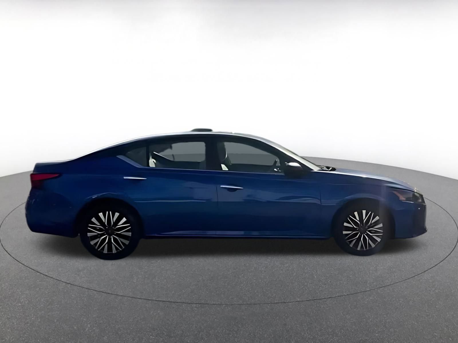 Thumbnail: 2025 Nissan Altima - 10