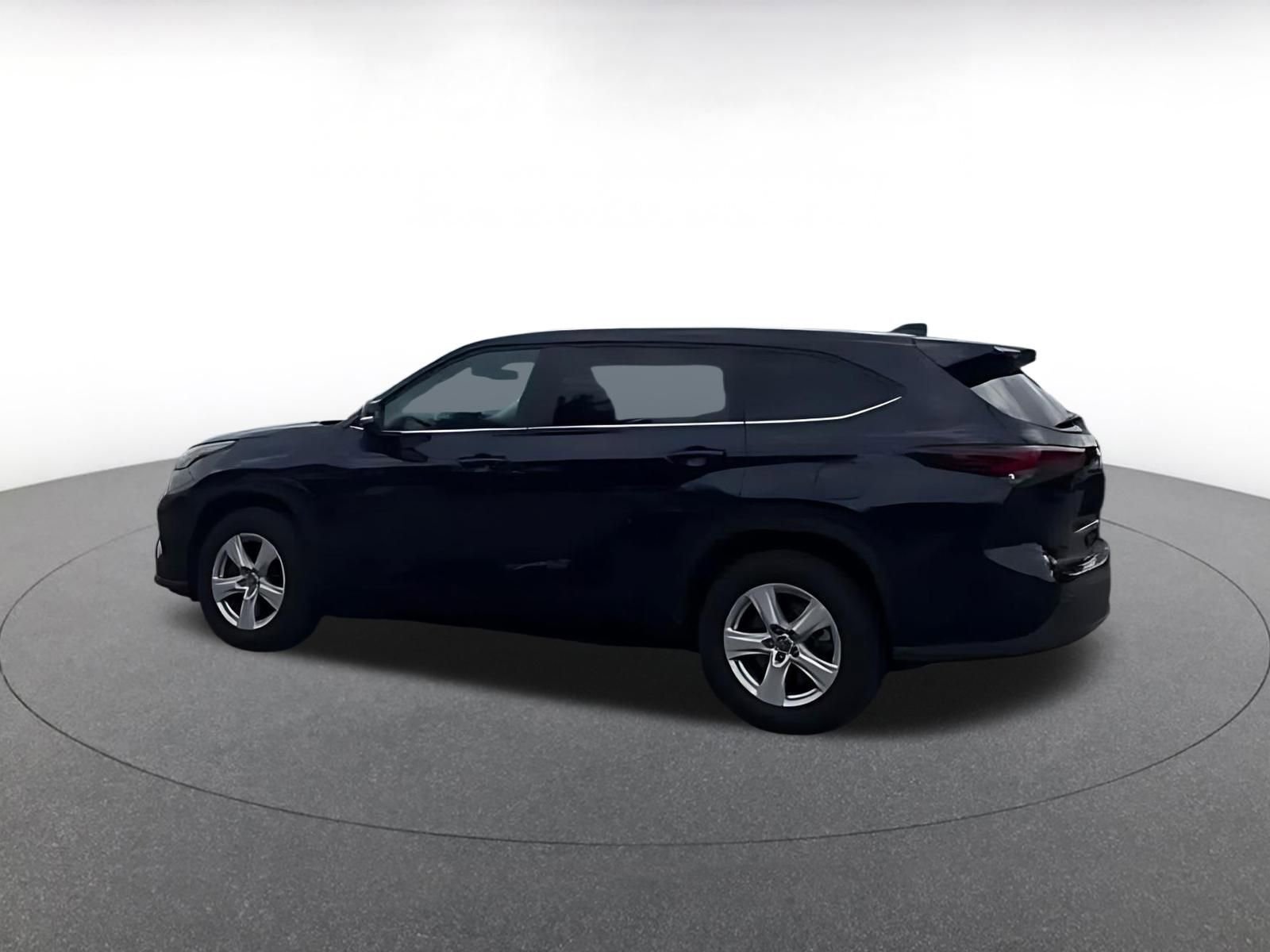 Thumbnail: 2025 Toyota Highlander - 14
