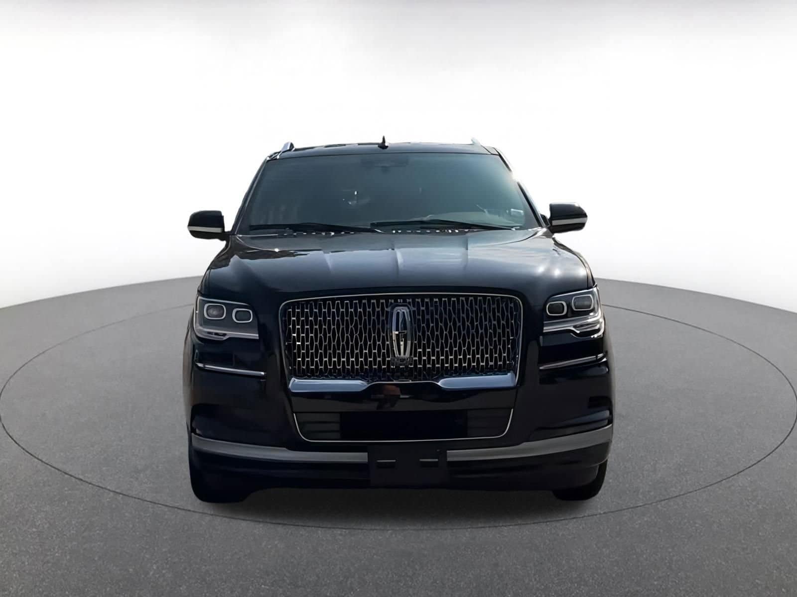 Thumbnail: 2024 Lincoln Navigator L - 4