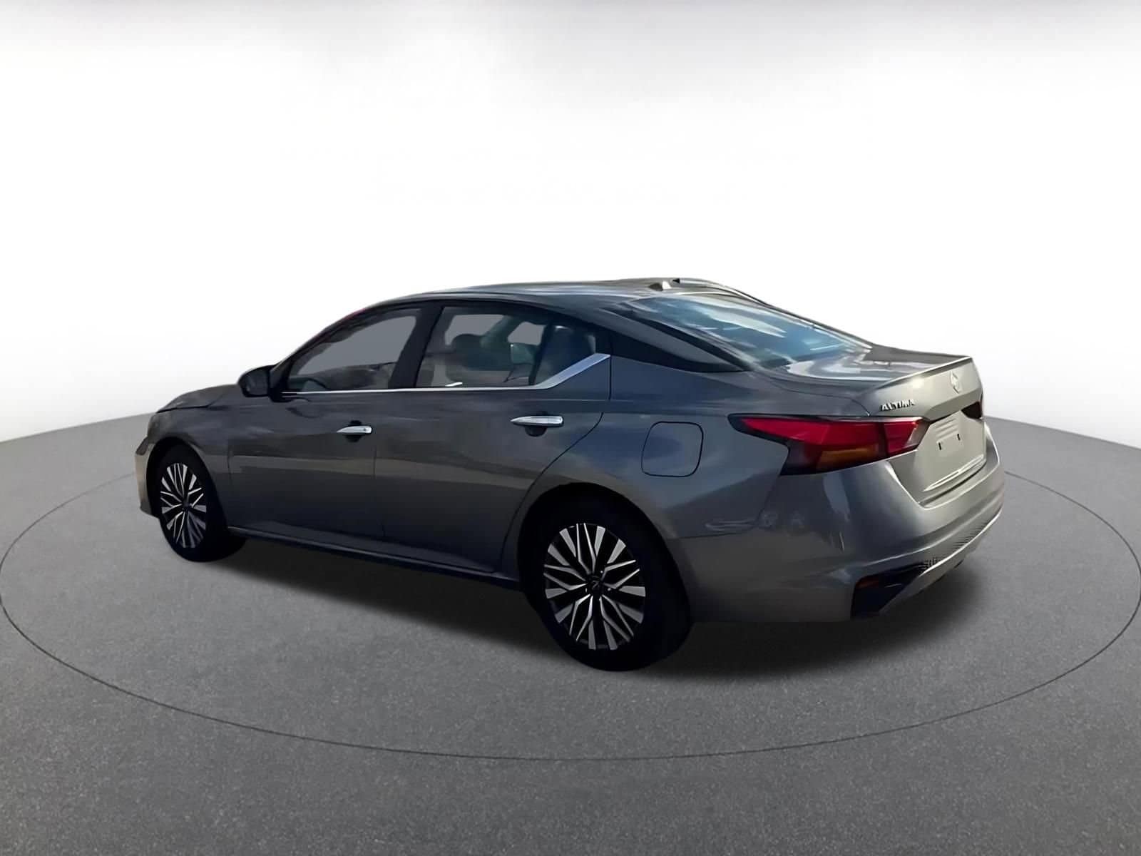 Thumbnail: 2025 Nissan Altima - 10