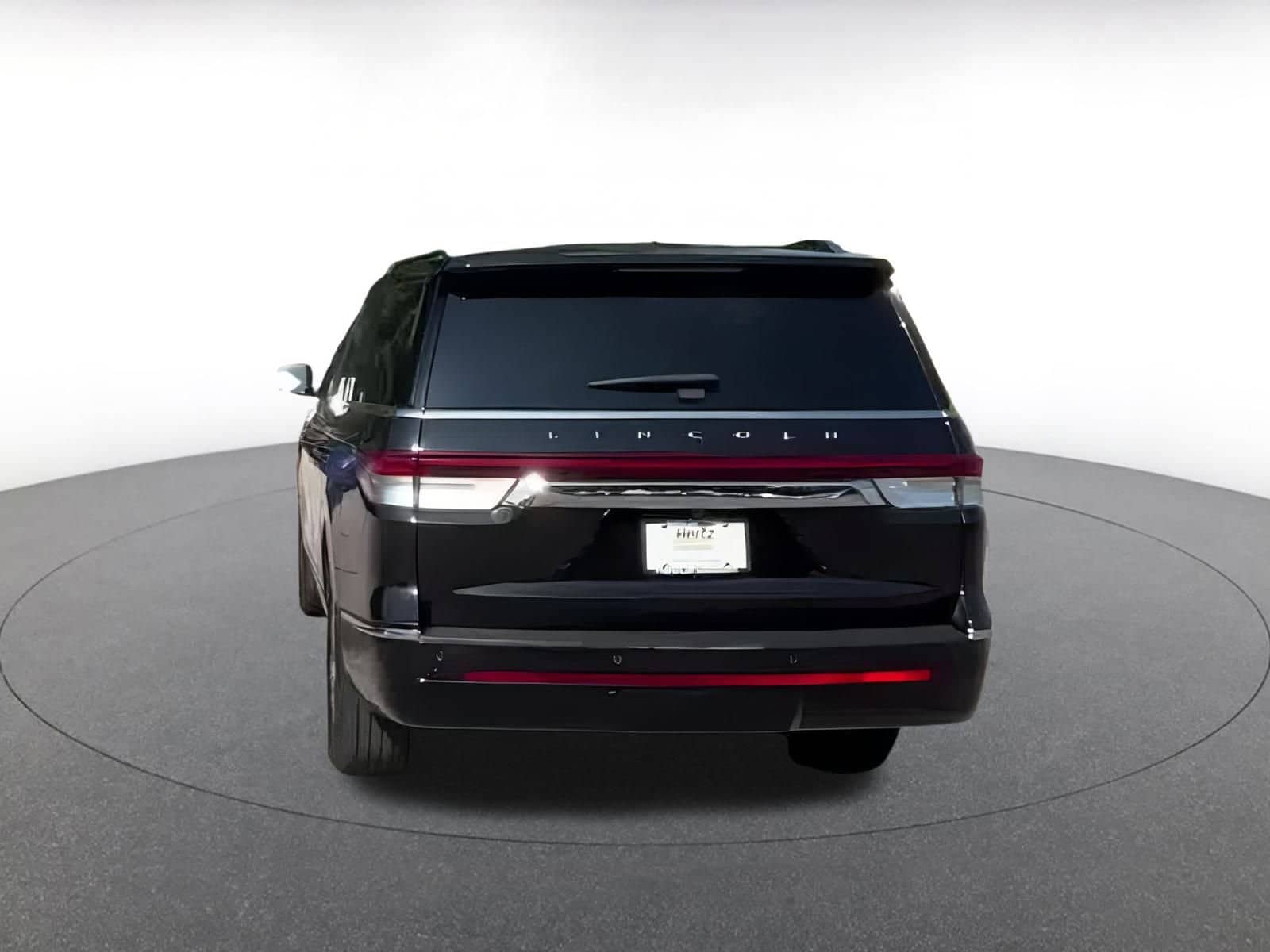 Thumbnail: 2024 Lincoln Navigator L - 11