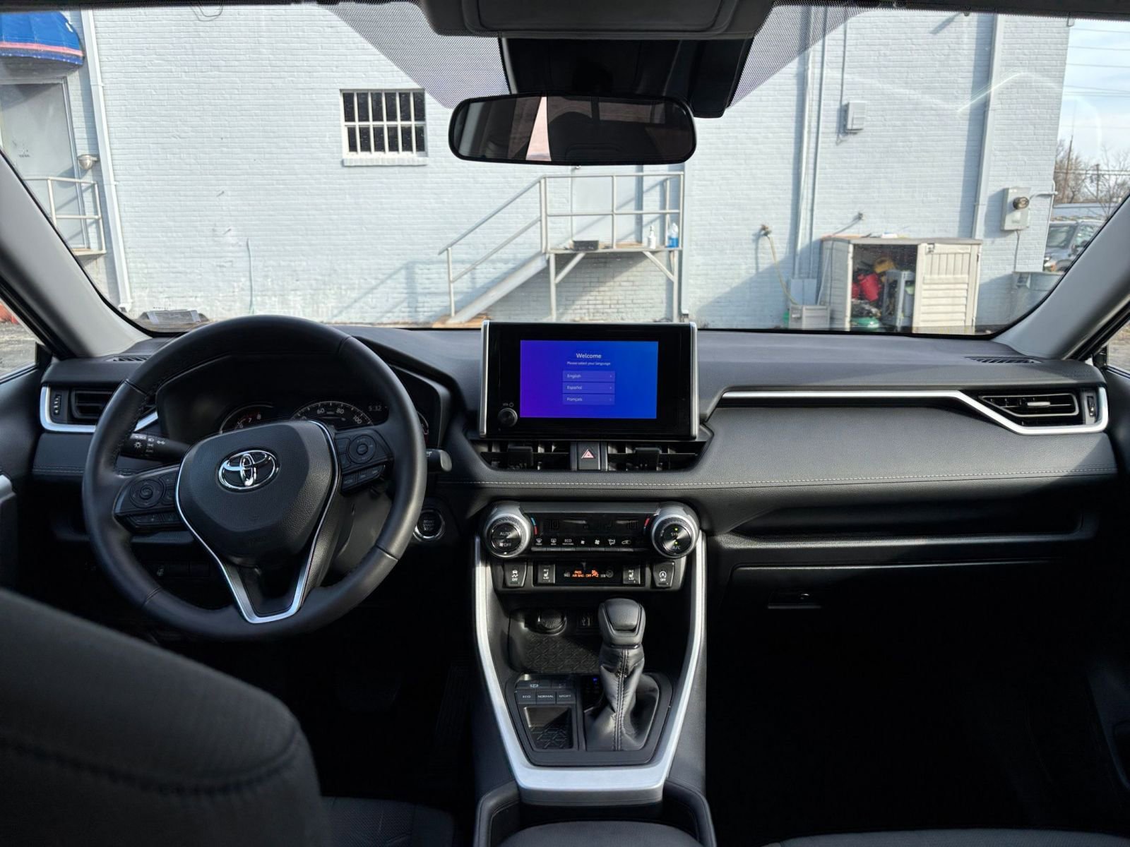 Thumbnail: 2025 Toyota RAV4 - 31