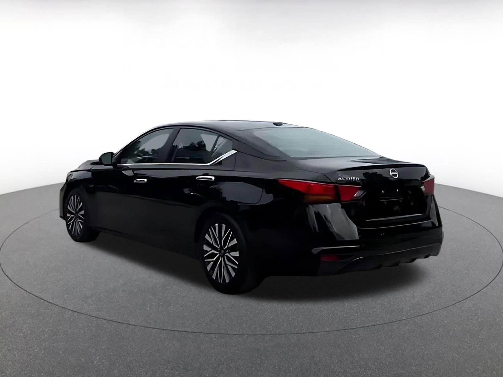 Thumbnail: 2025 Nissan Altima - 10