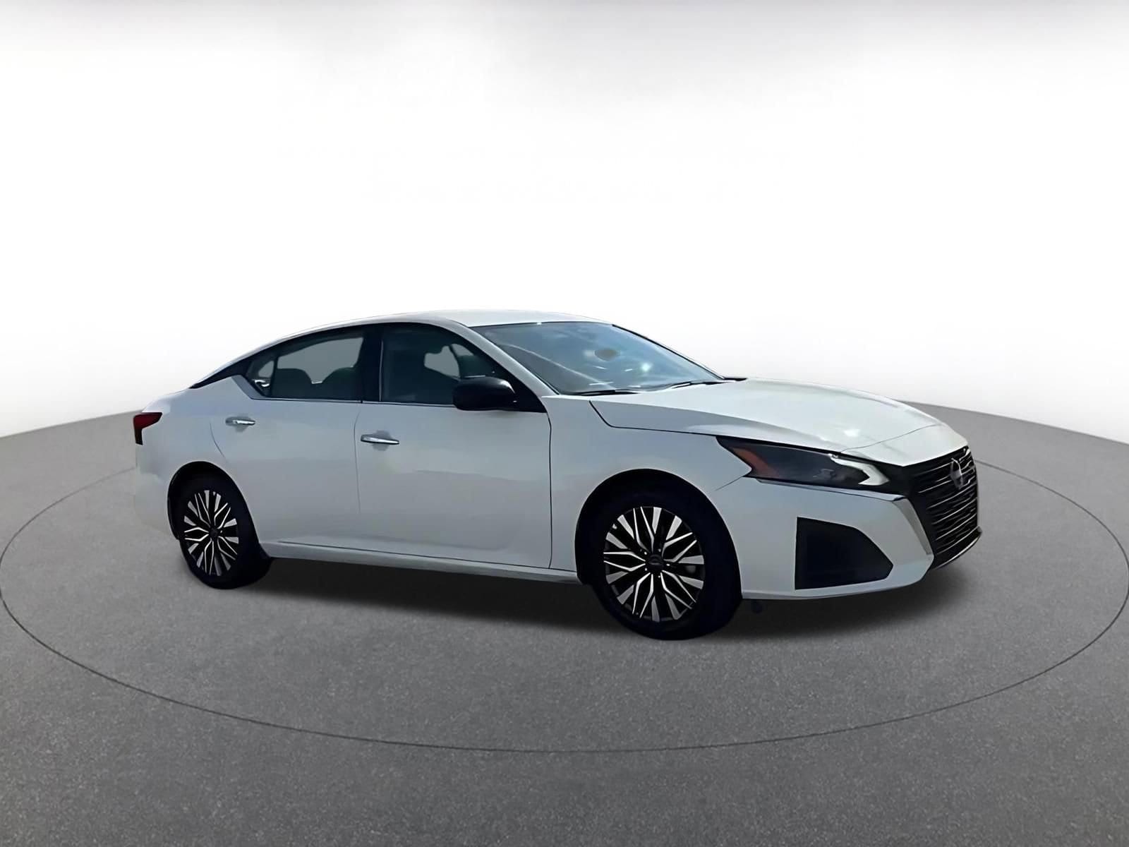 Thumbnail: 2025 Nissan Altima - 2