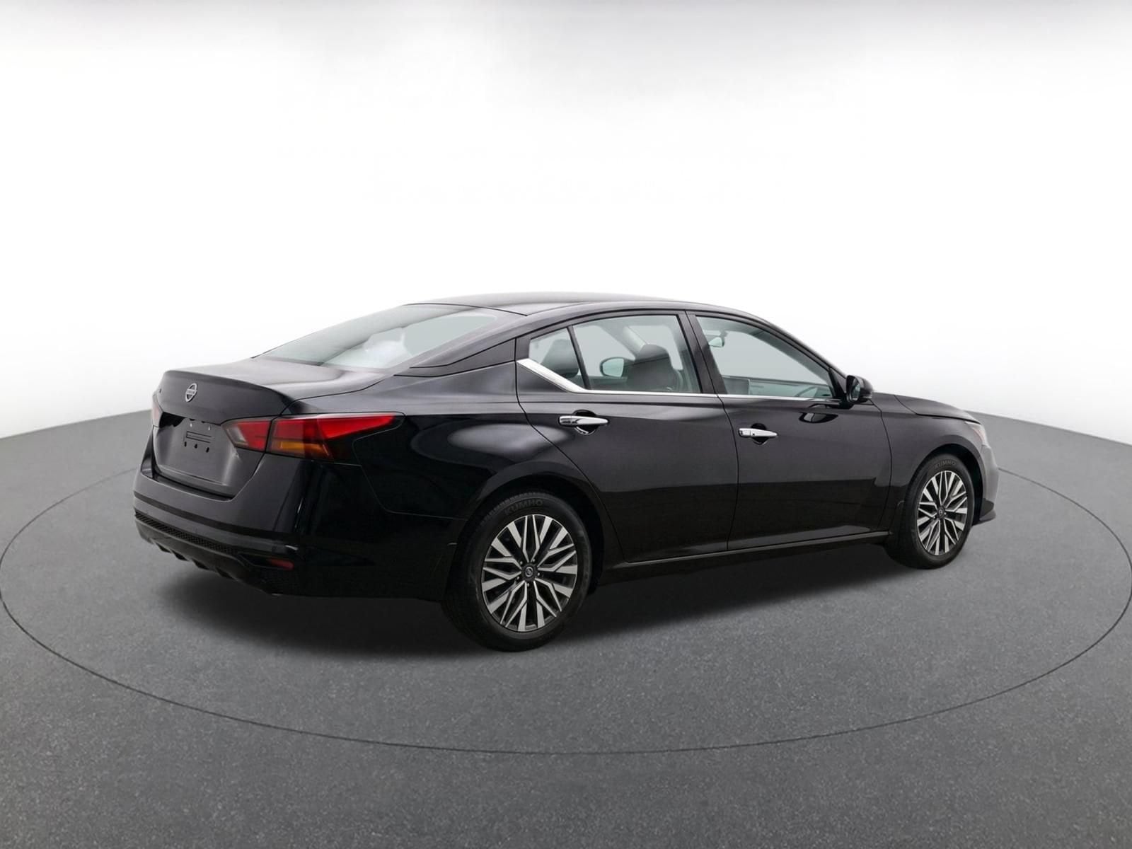 Thumbnail: 2025 Nissan Altima - 10
