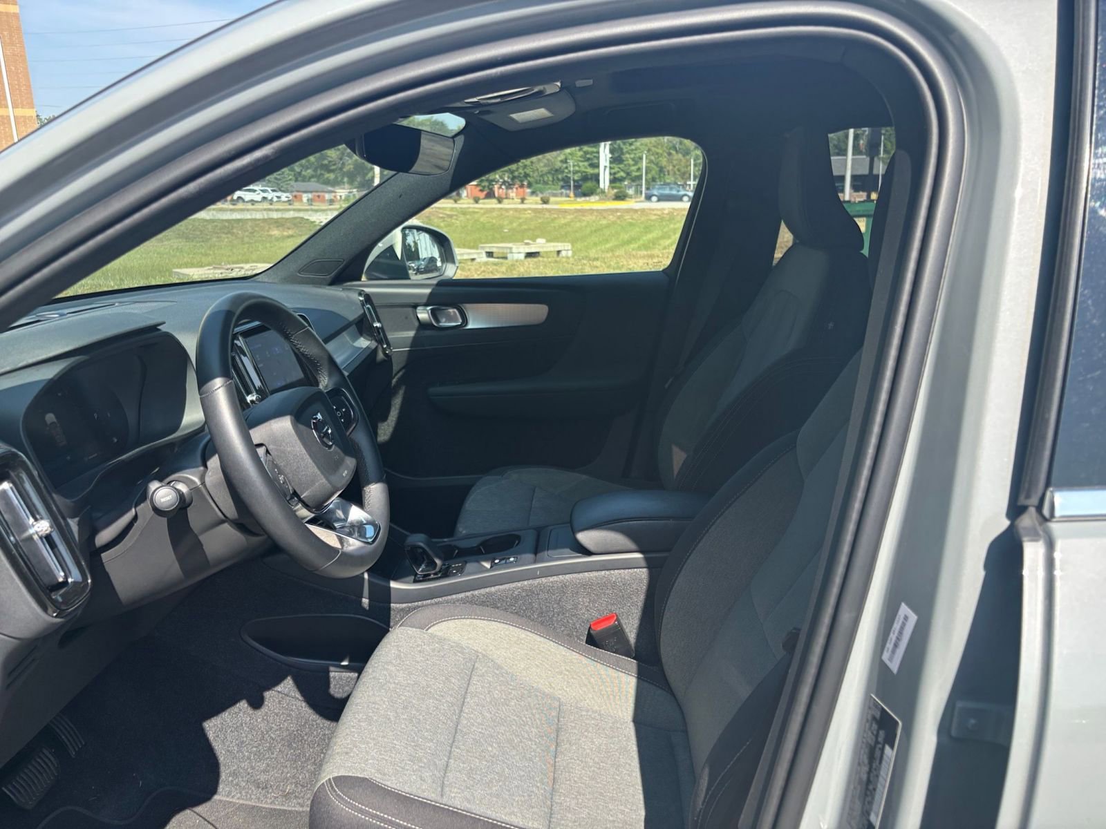 Thumbnail: 2024 Volvo XC40 - 24