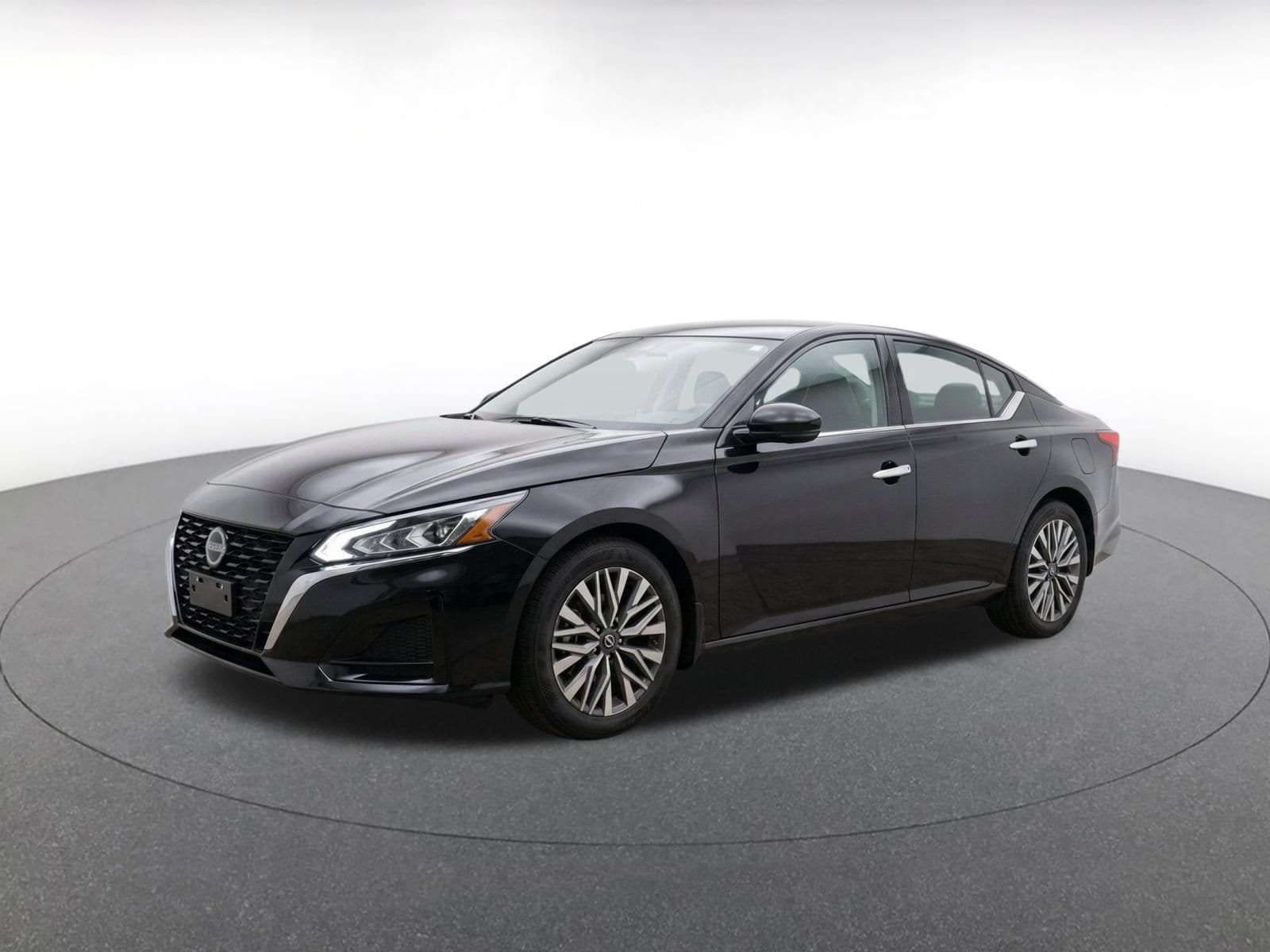 Thumbnail: 2025 Nissan Altima - 3