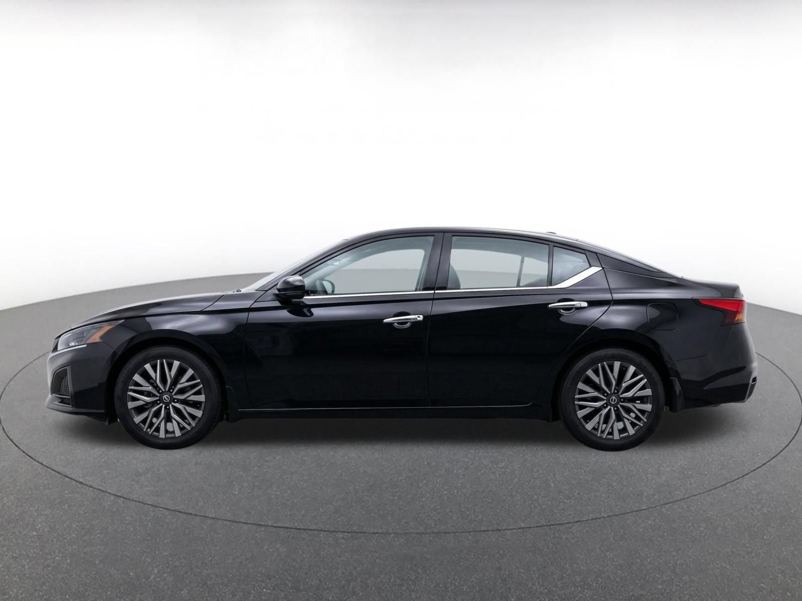Thumbnail: 2025 Nissan Altima - 4