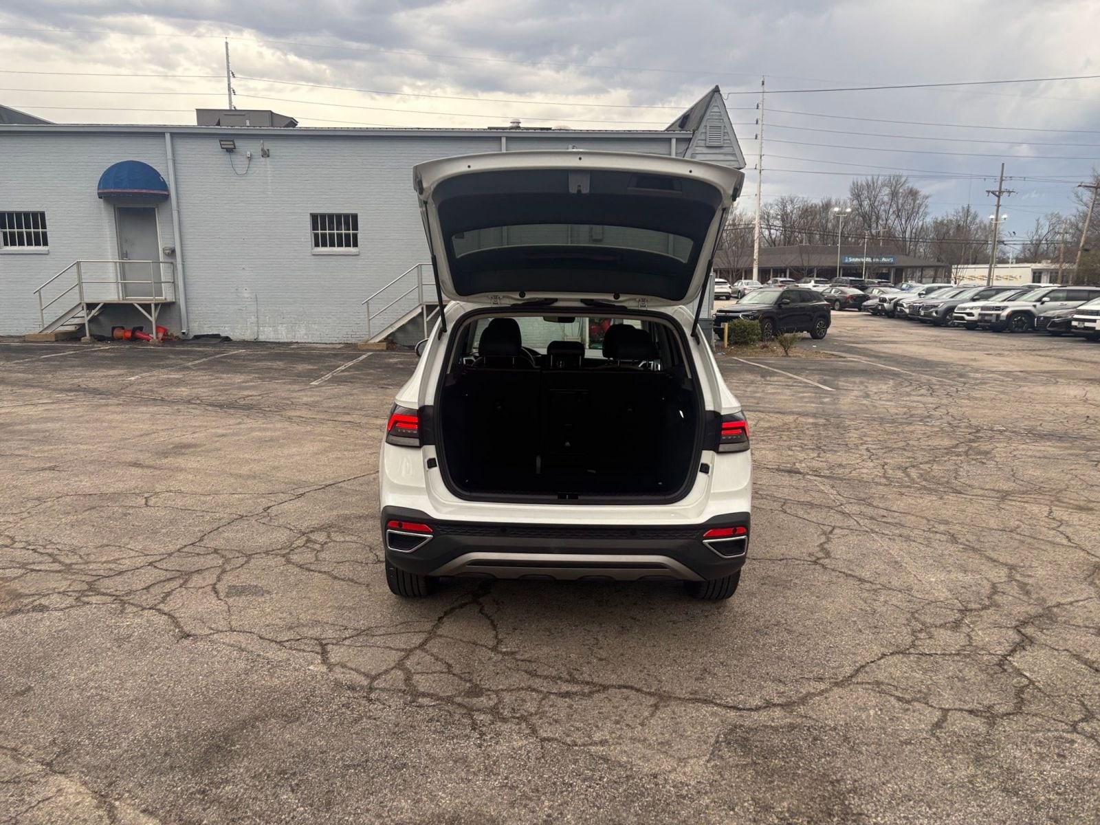 Thumbnail: 2025 Volkswagen Taos - 30