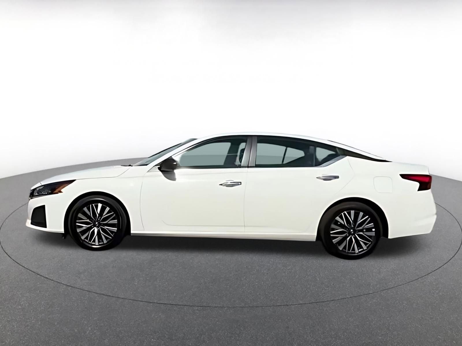 Thumbnail: 2025 Nissan Altima - 12