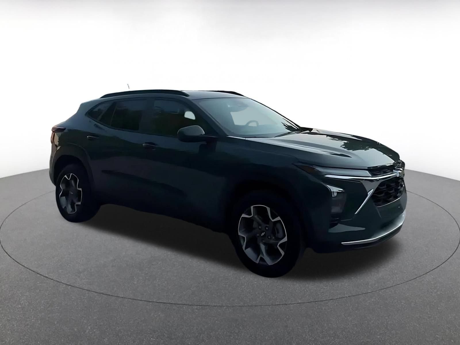 Thumbnail: 2025 Chevrolet Trax - 2