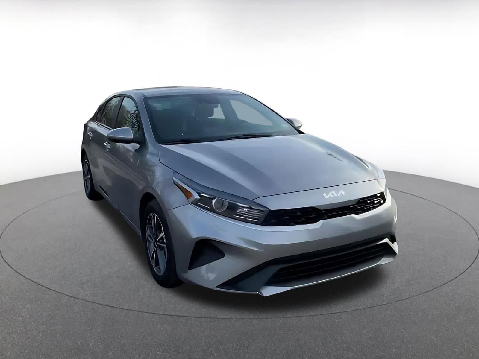 Thumbnail: 2024 Kia Forte - 3