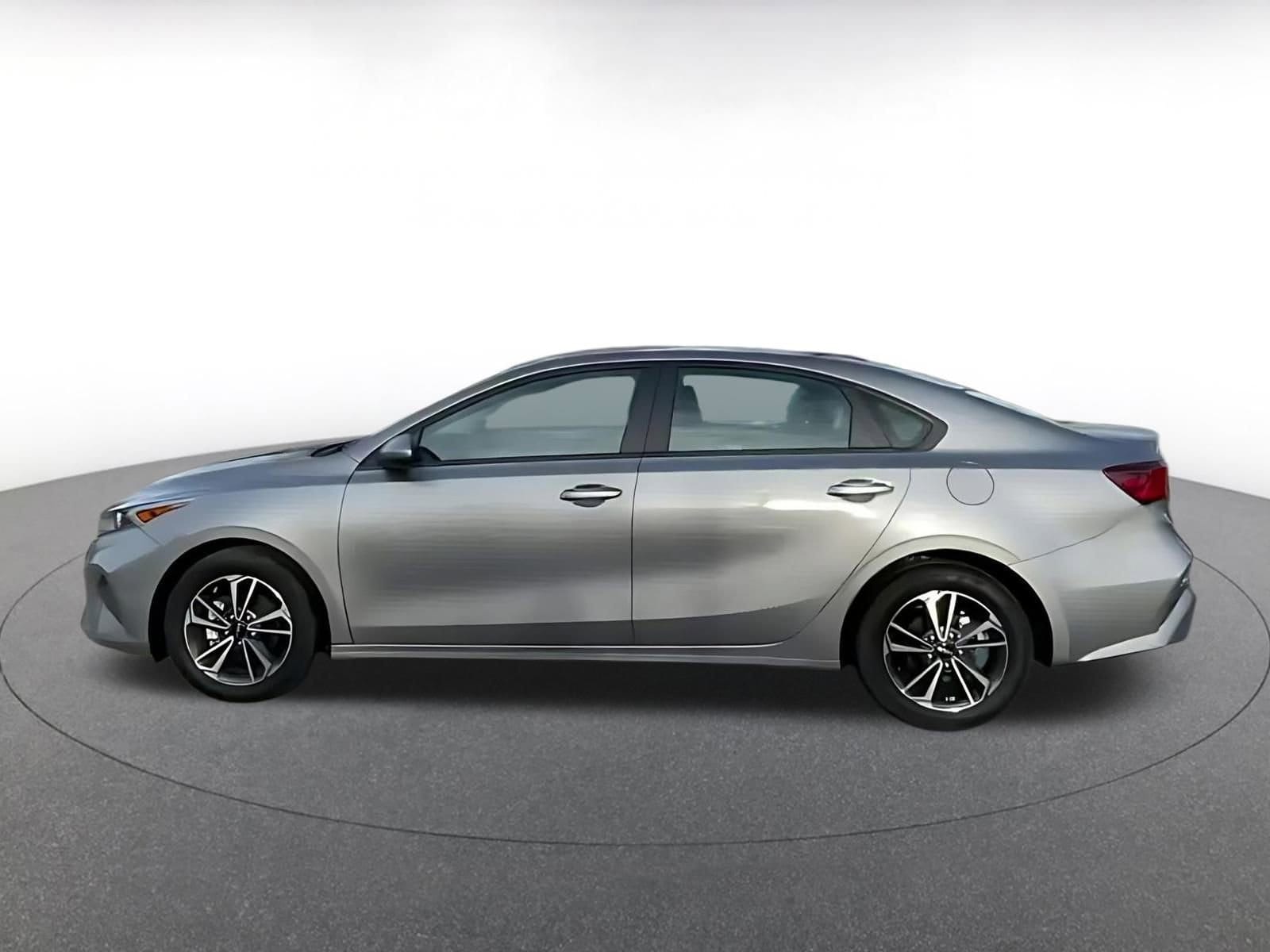 Thumbnail: 2024 Kia Forte - 16