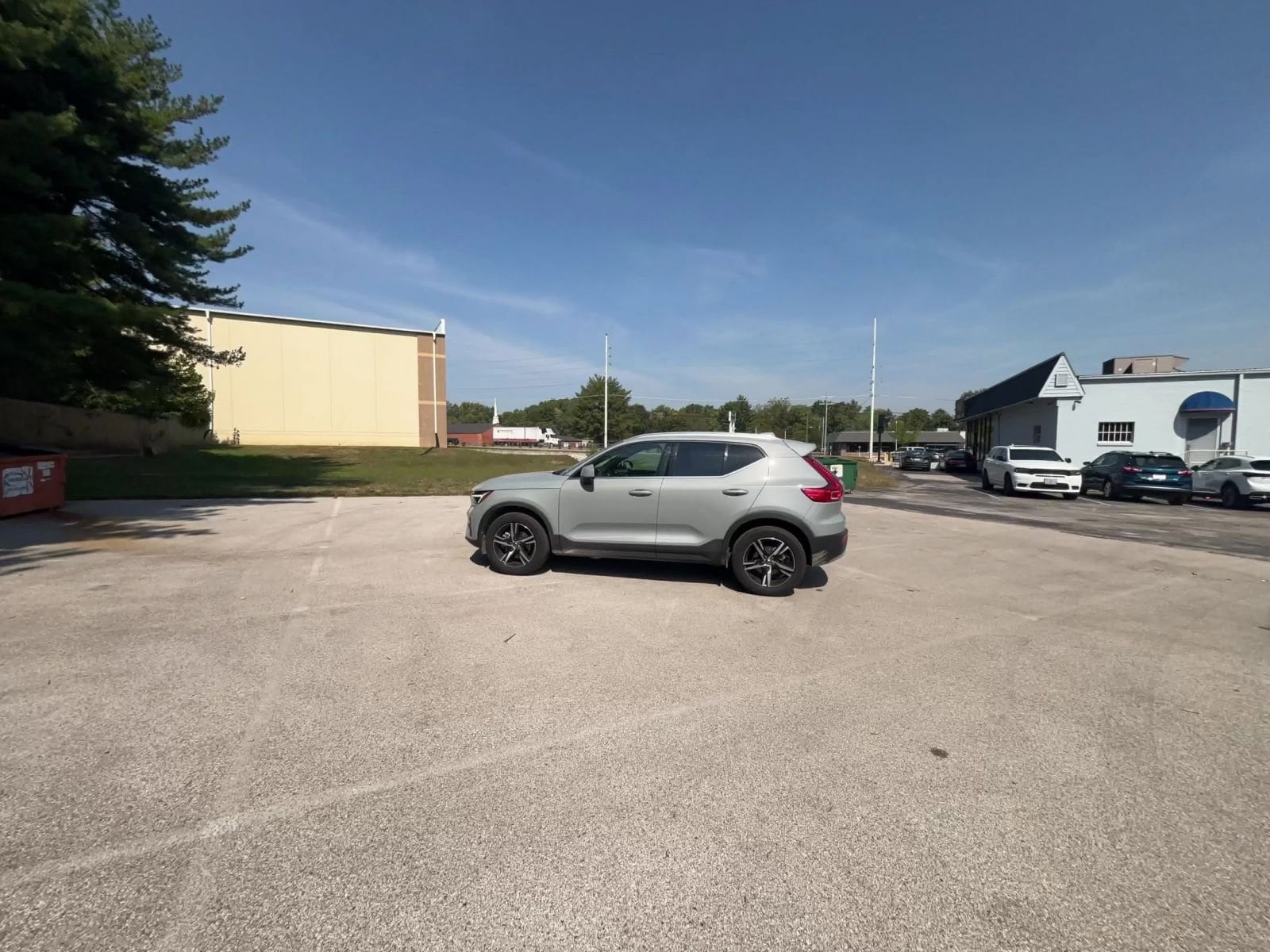 Thumbnail: 2024 Volvo XC40 - 16