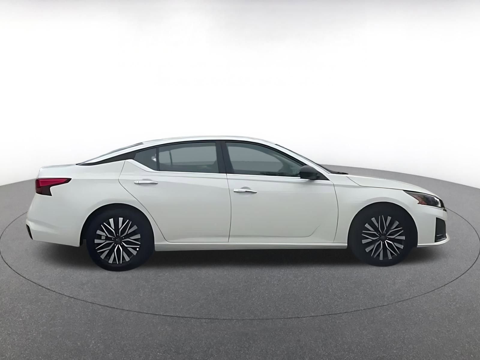 Thumbnail: 2025 Nissan Altima - 14