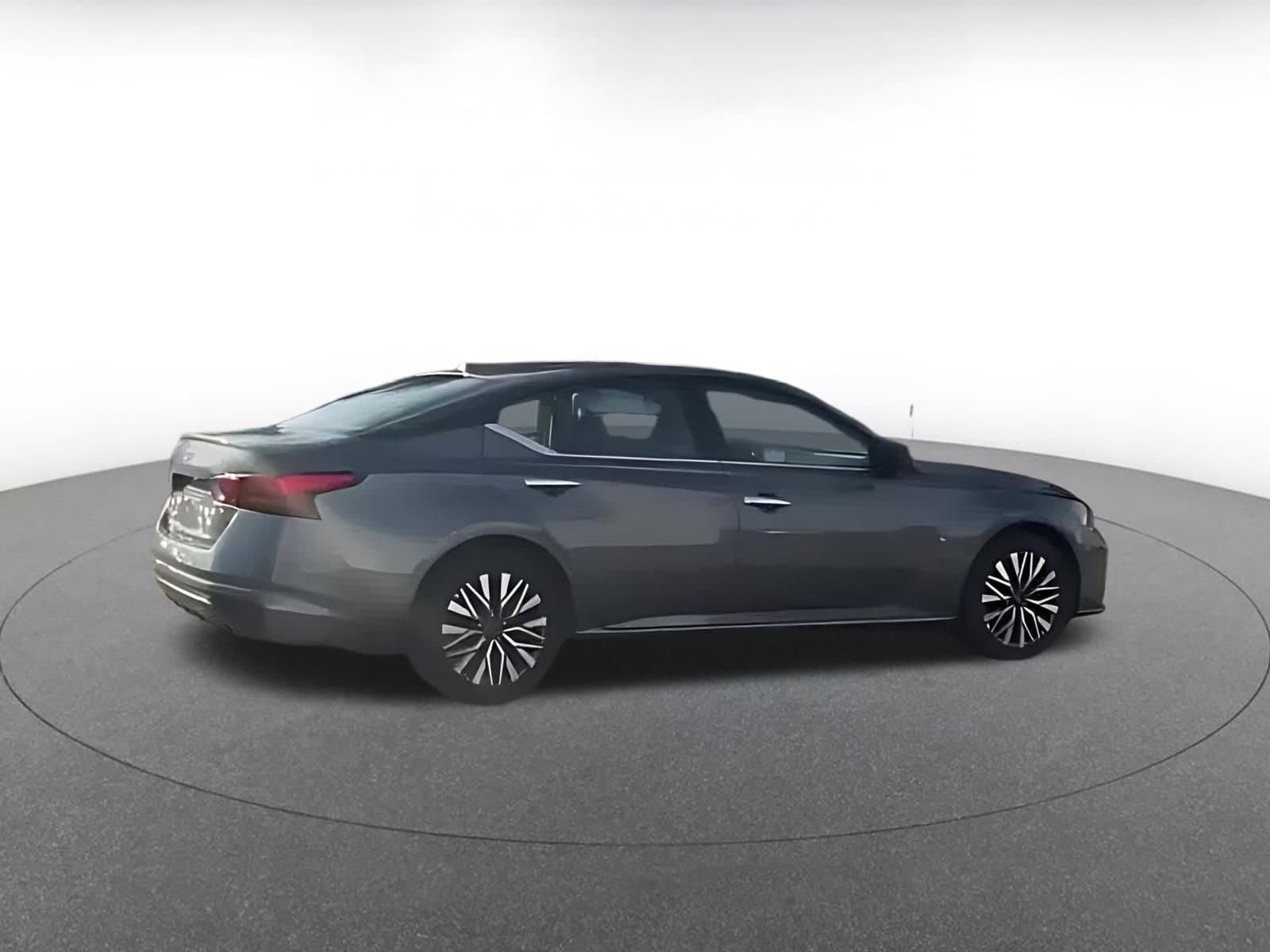 Thumbnail: 2025 Nissan Altima - 4