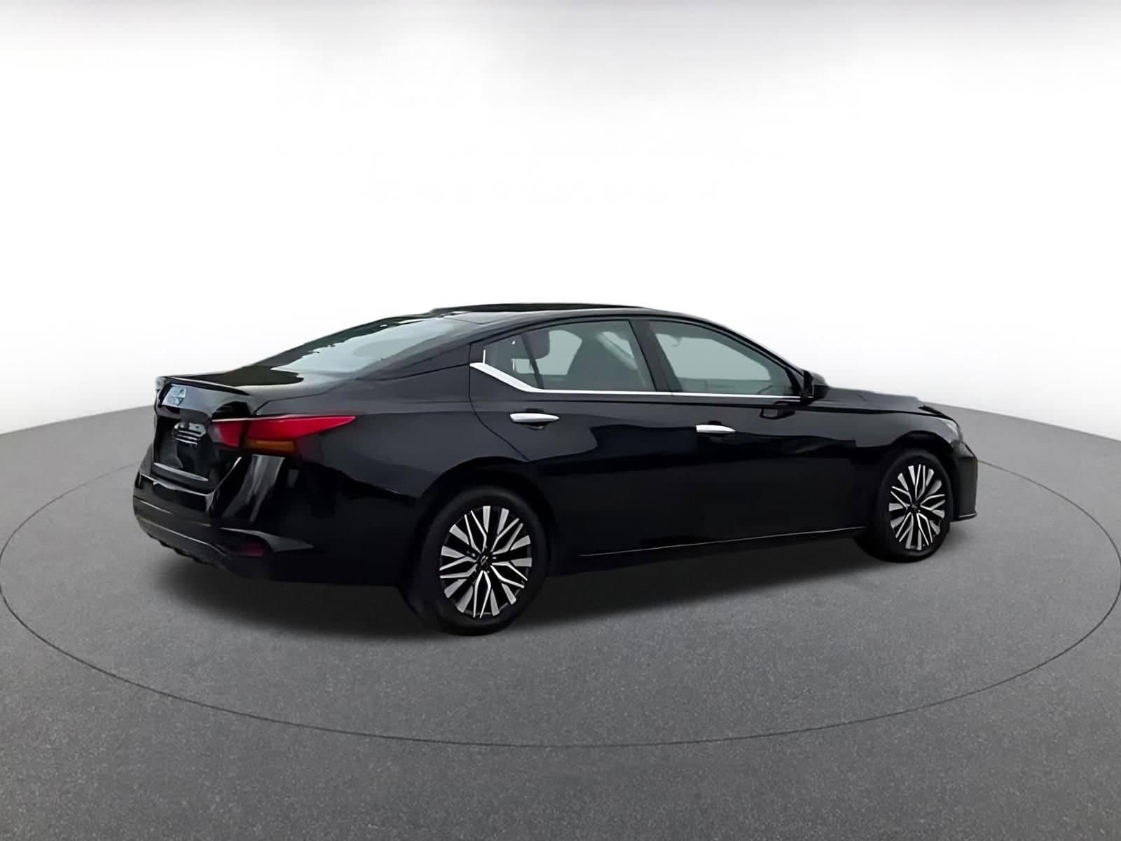 Thumbnail: 2025 Nissan Altima - 8