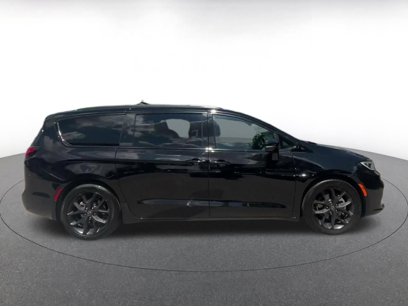 Thumbnail: 2025 Chrysler Pacifica - 13