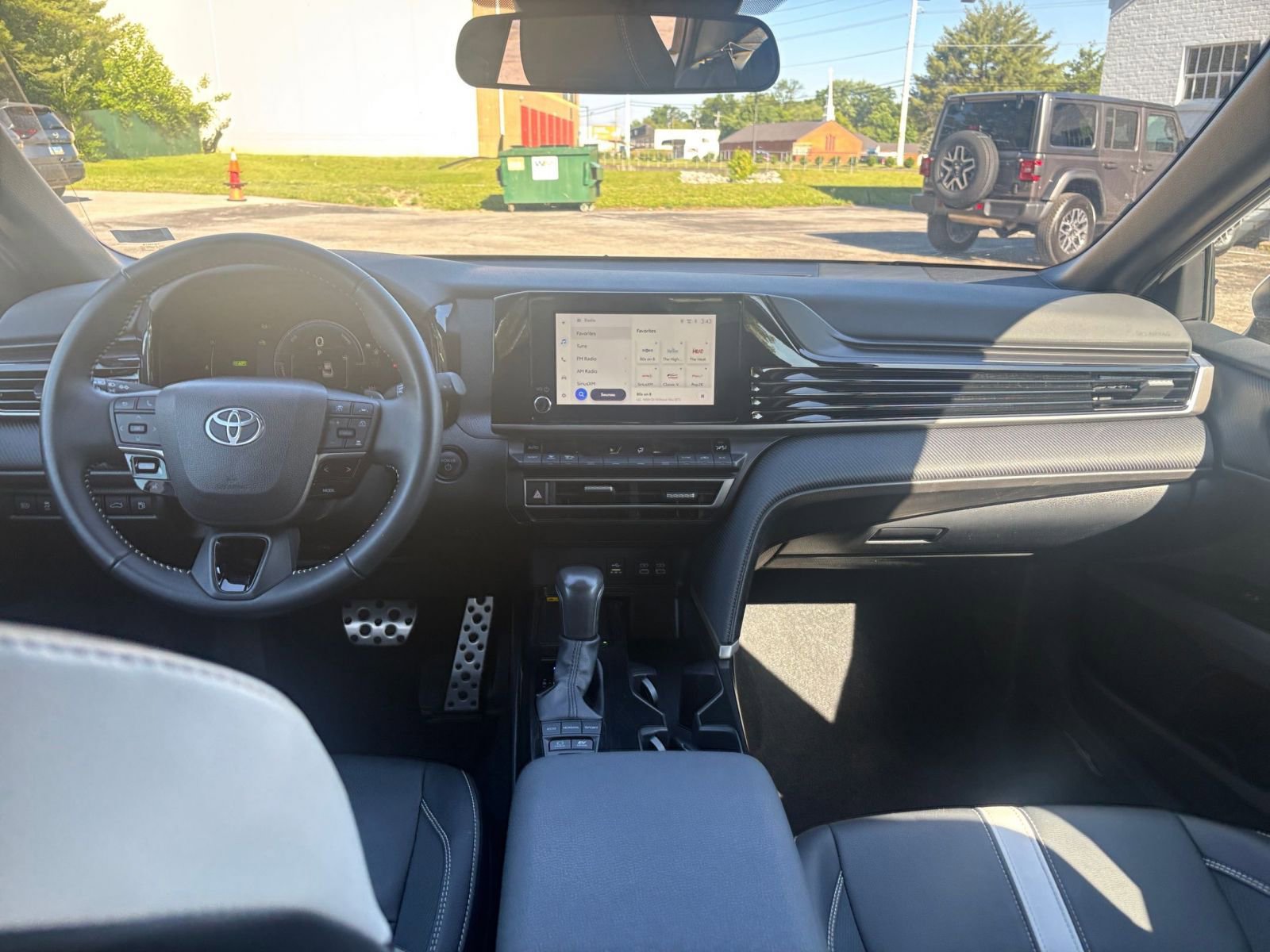 Thumbnail: 2025 Toyota Camry - 32