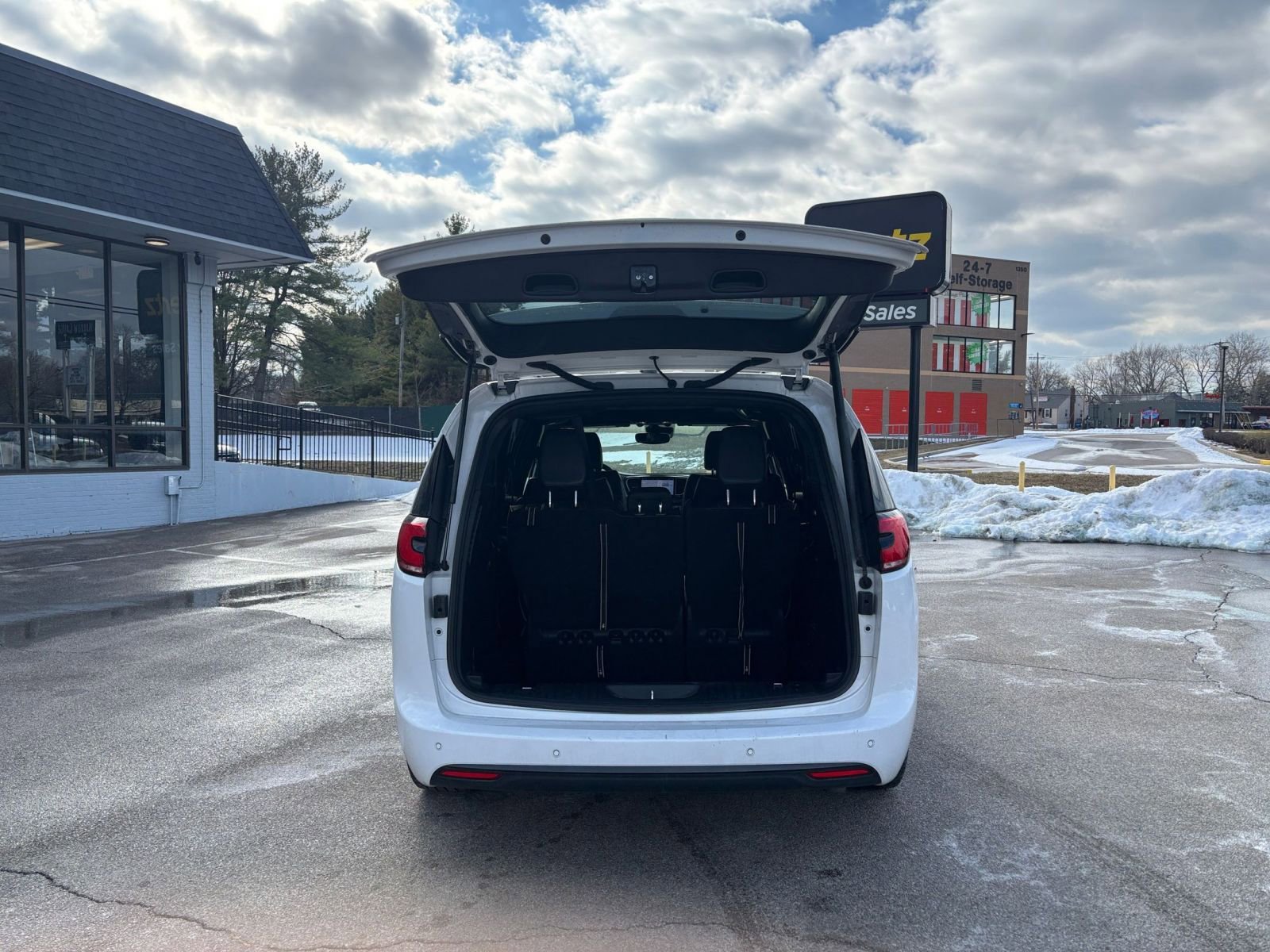 Thumbnail: 2025 Chrysler Pacifica - 33