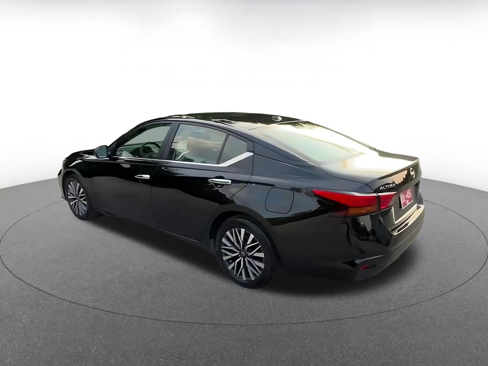 Thumbnail: 2025 Nissan Altima - 9