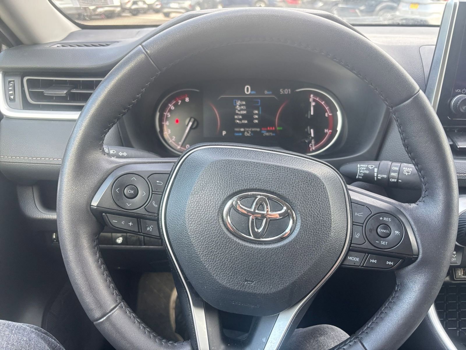 Thumbnail: 2025 Toyota RAV4 - 32