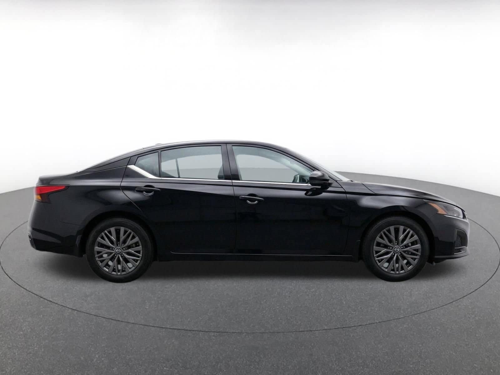 Thumbnail: 2025 Nissan Altima - 10