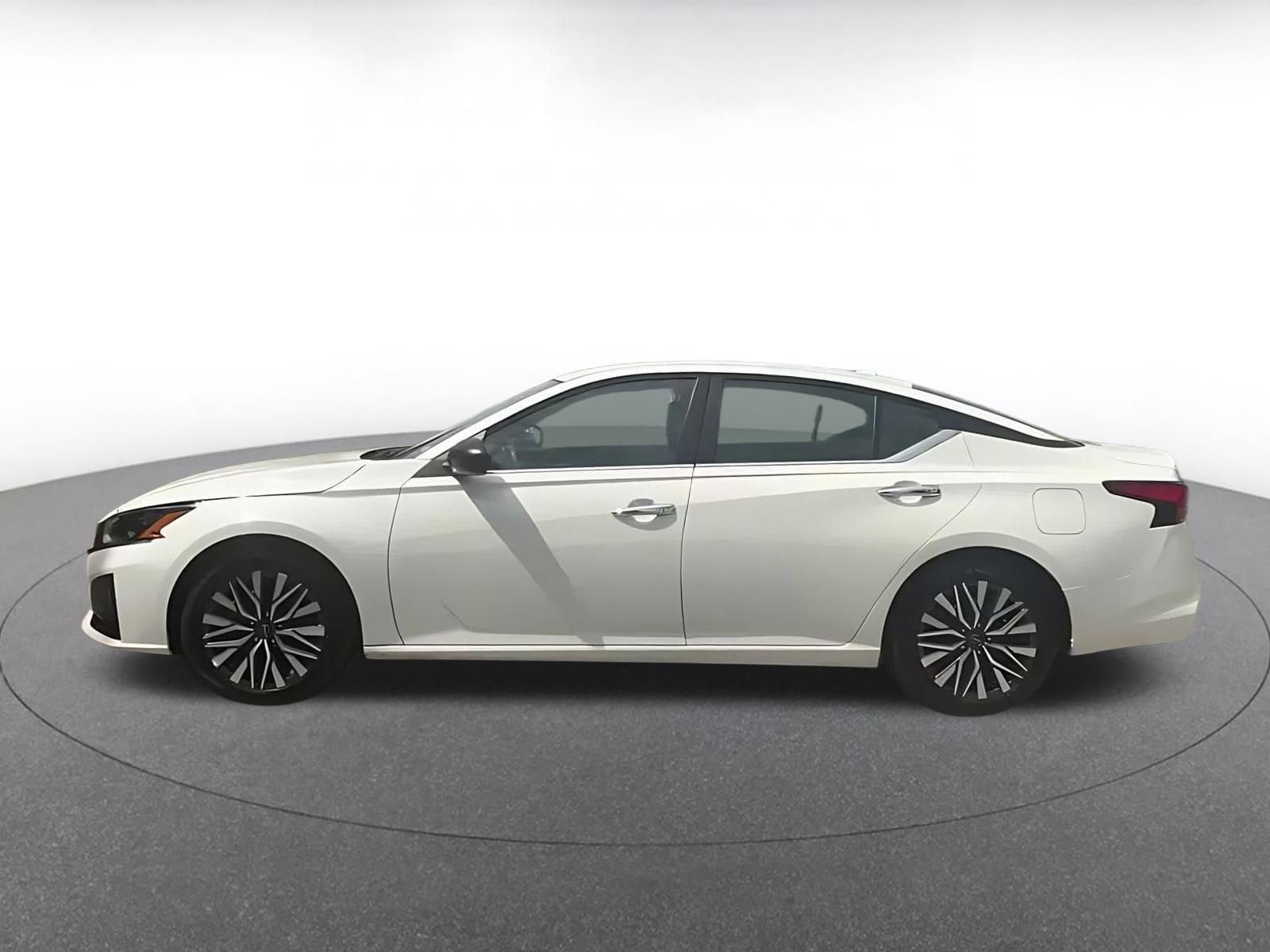 Thumbnail: 2025 Nissan Altima - 10