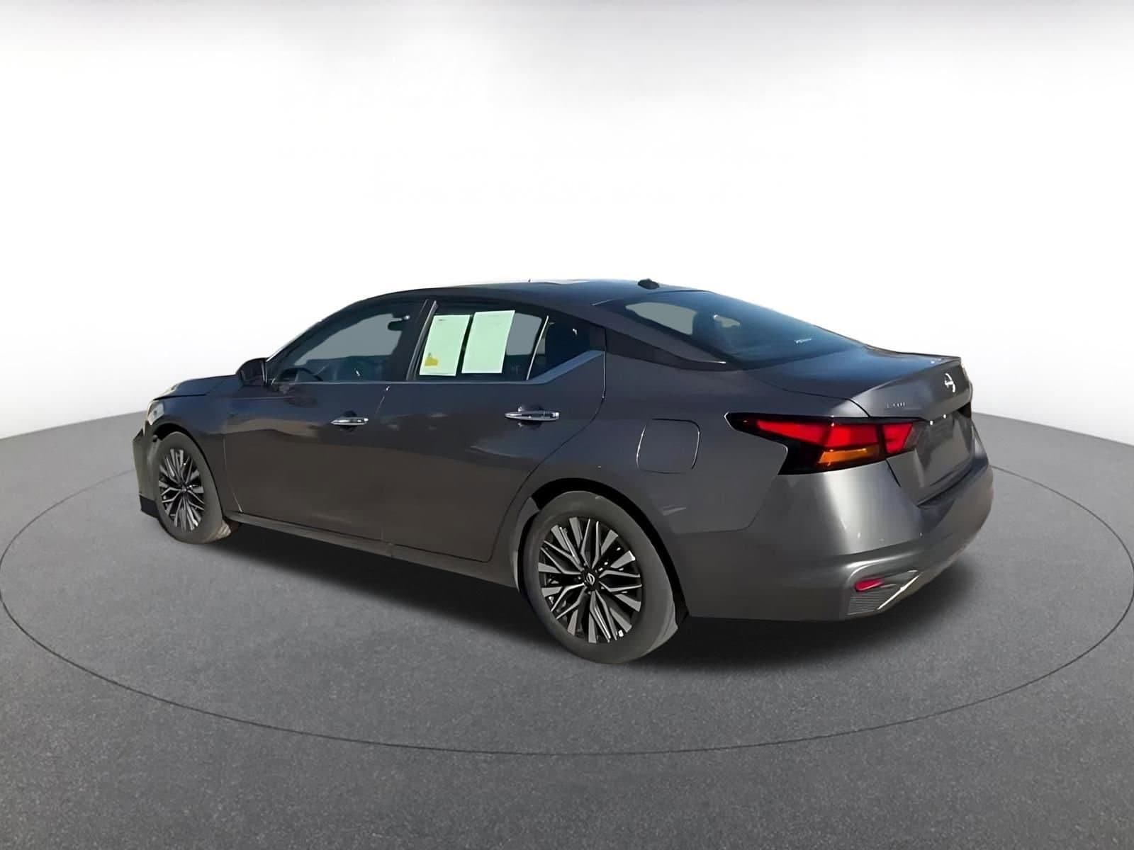 Thumbnail: 2025 Nissan Altima - 9