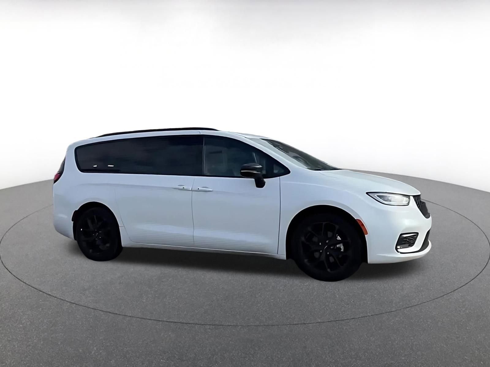 Thumbnail: 2025 Chrysler Pacifica - 2