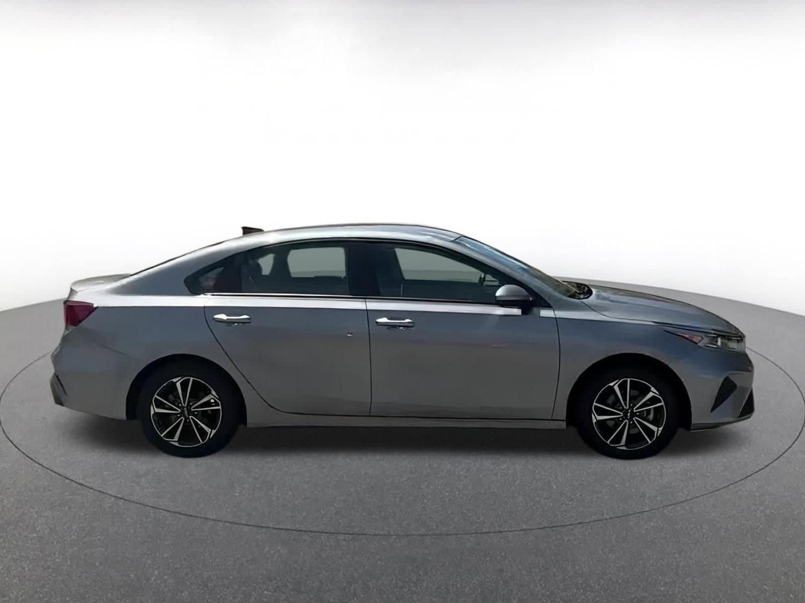 Thumbnail: 2024 Kia Forte - 16