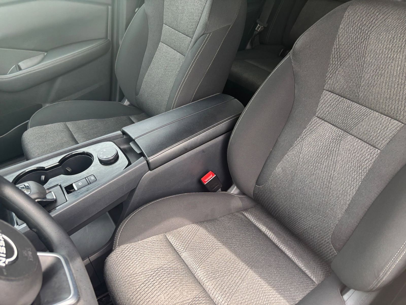 2024 Nissan Rogue SV 34