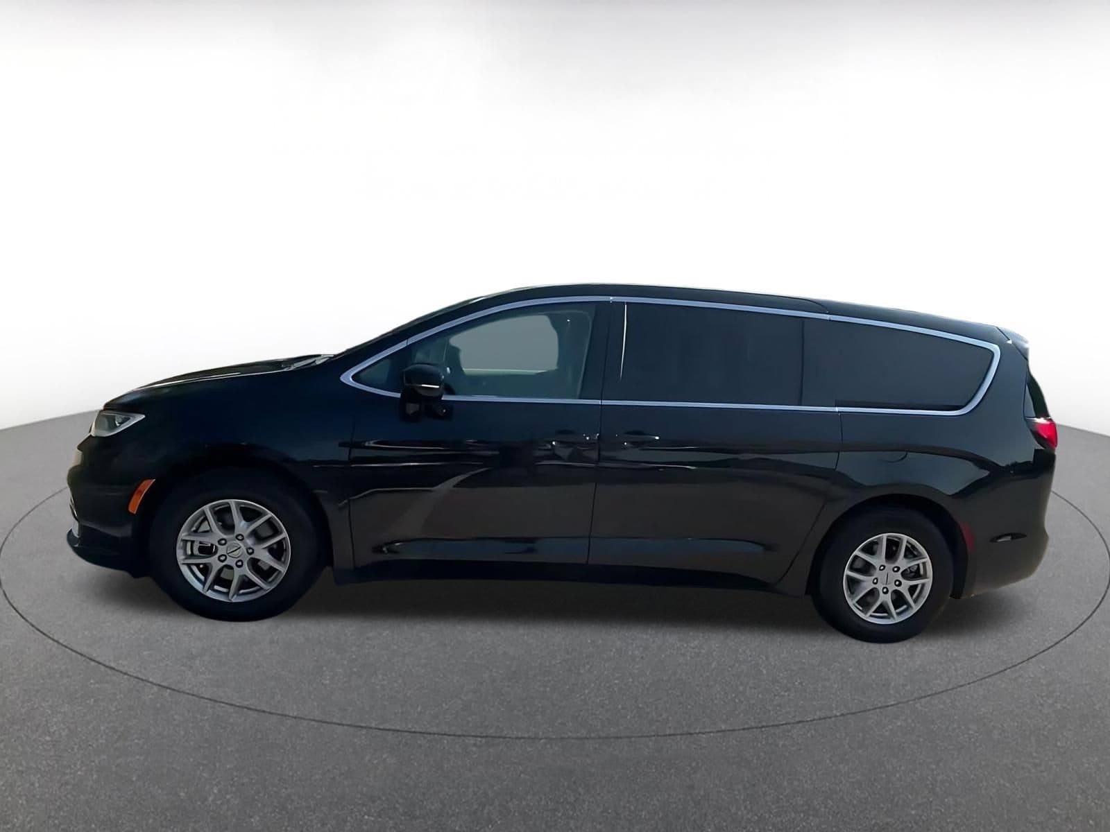 Thumbnail: 2024 Chrysler Pacifica - 9
