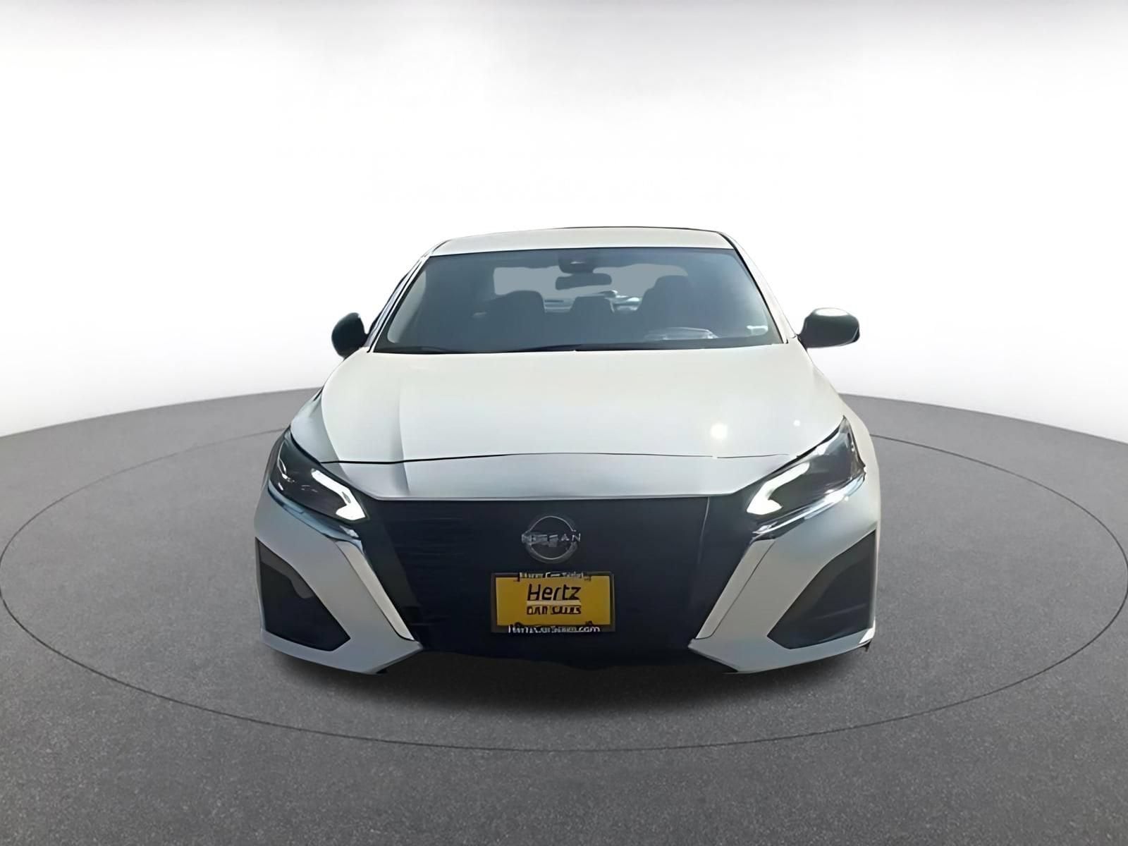 Thumbnail: 2025 Nissan Altima - 4