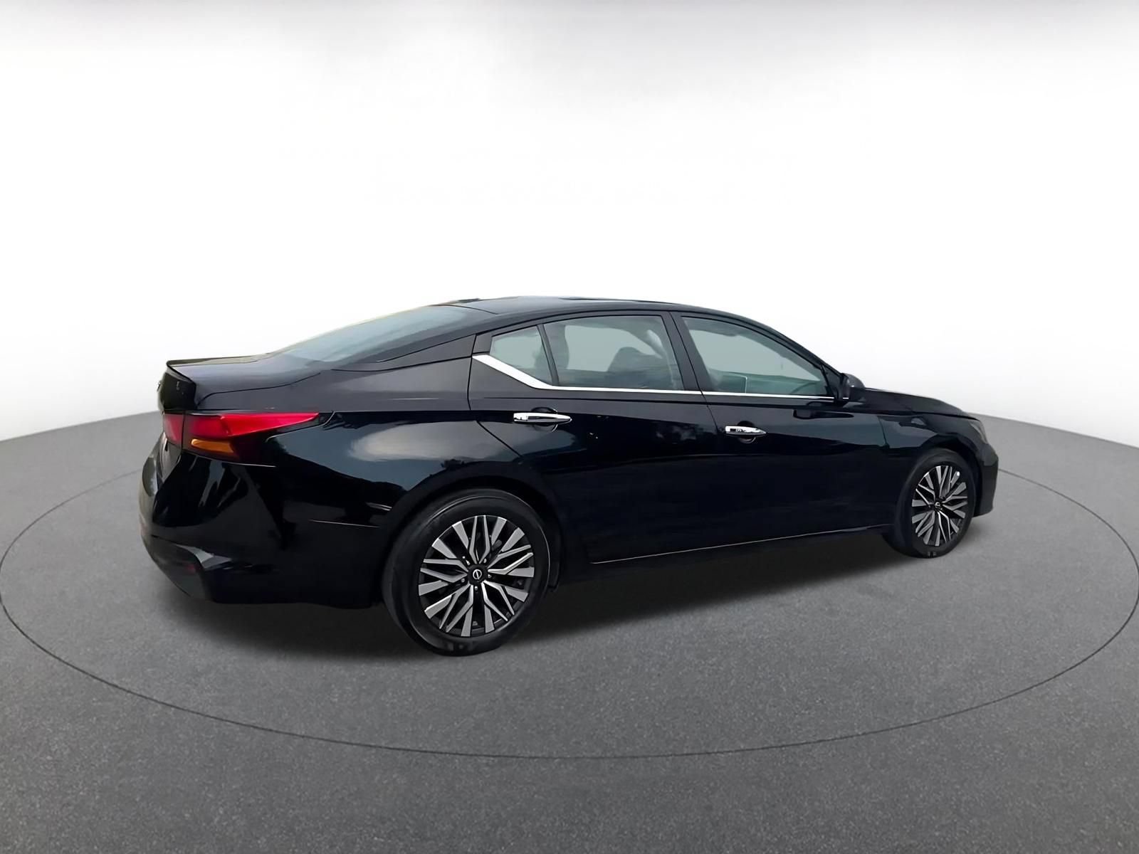 Thumbnail: 2025 Nissan Altima - 15