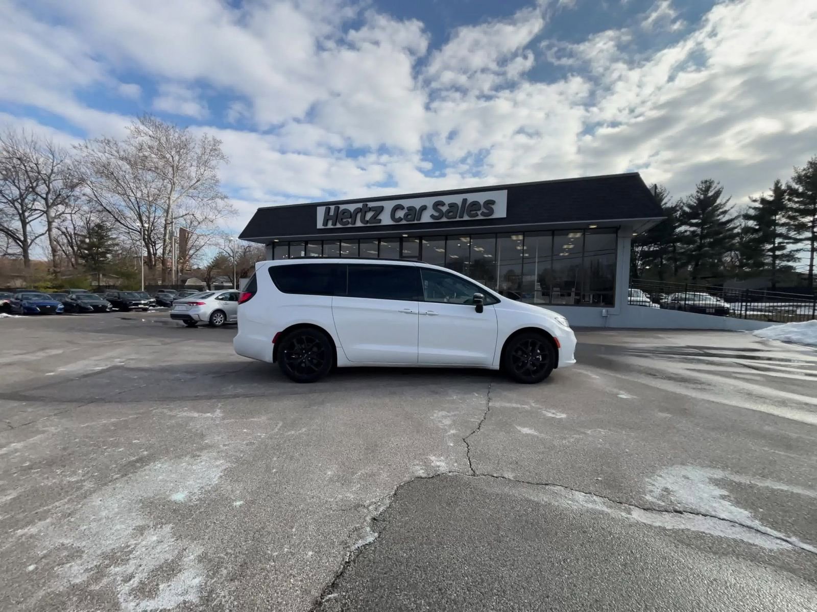 Thumbnail: 2025 Chrysler Pacifica - 16