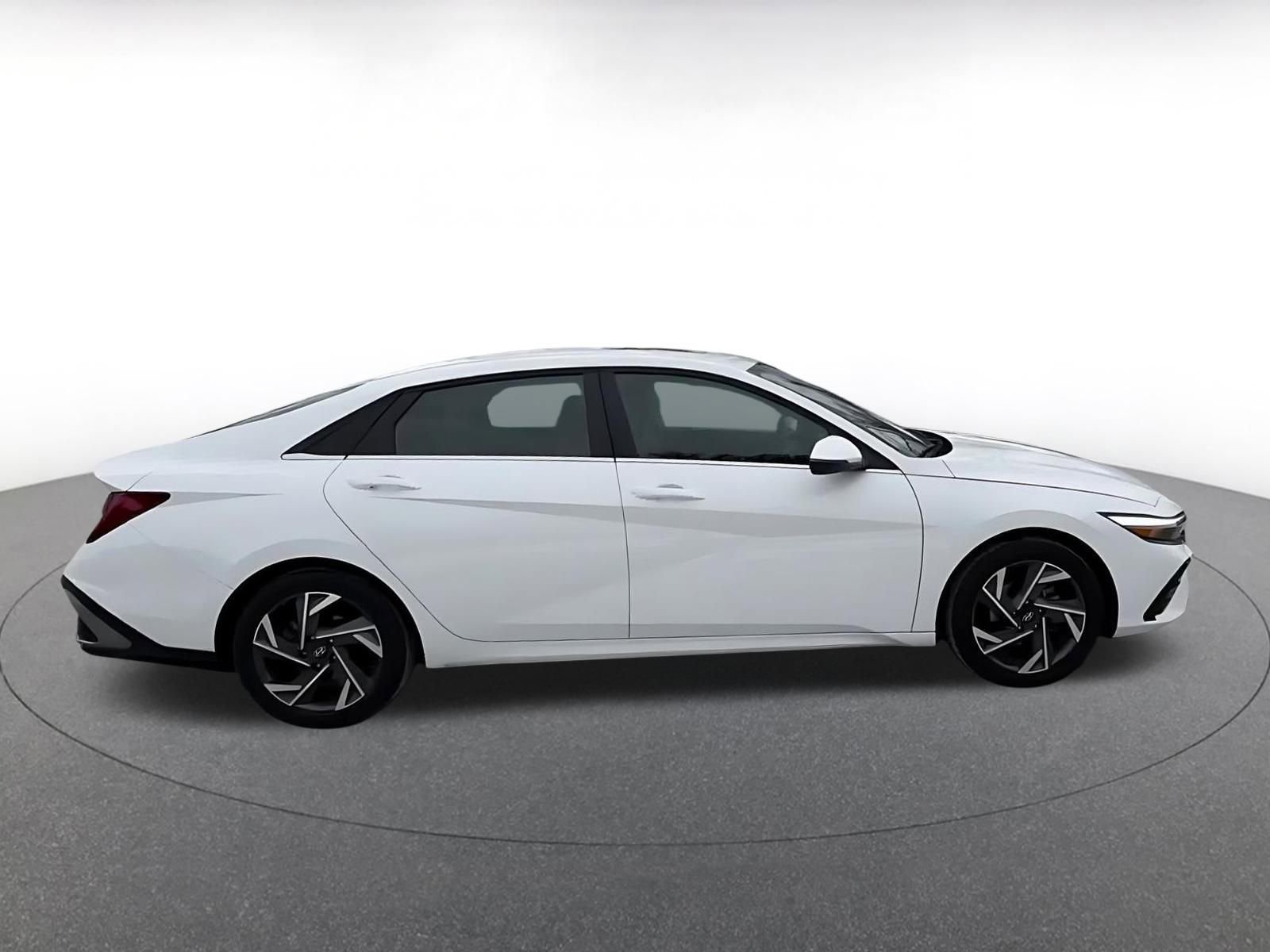 Thumbnail: 2025 Hyundai Elantra - 16