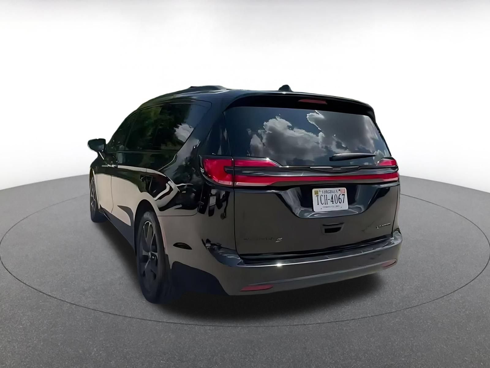 Thumbnail: 2025 Chrysler Pacifica - 9