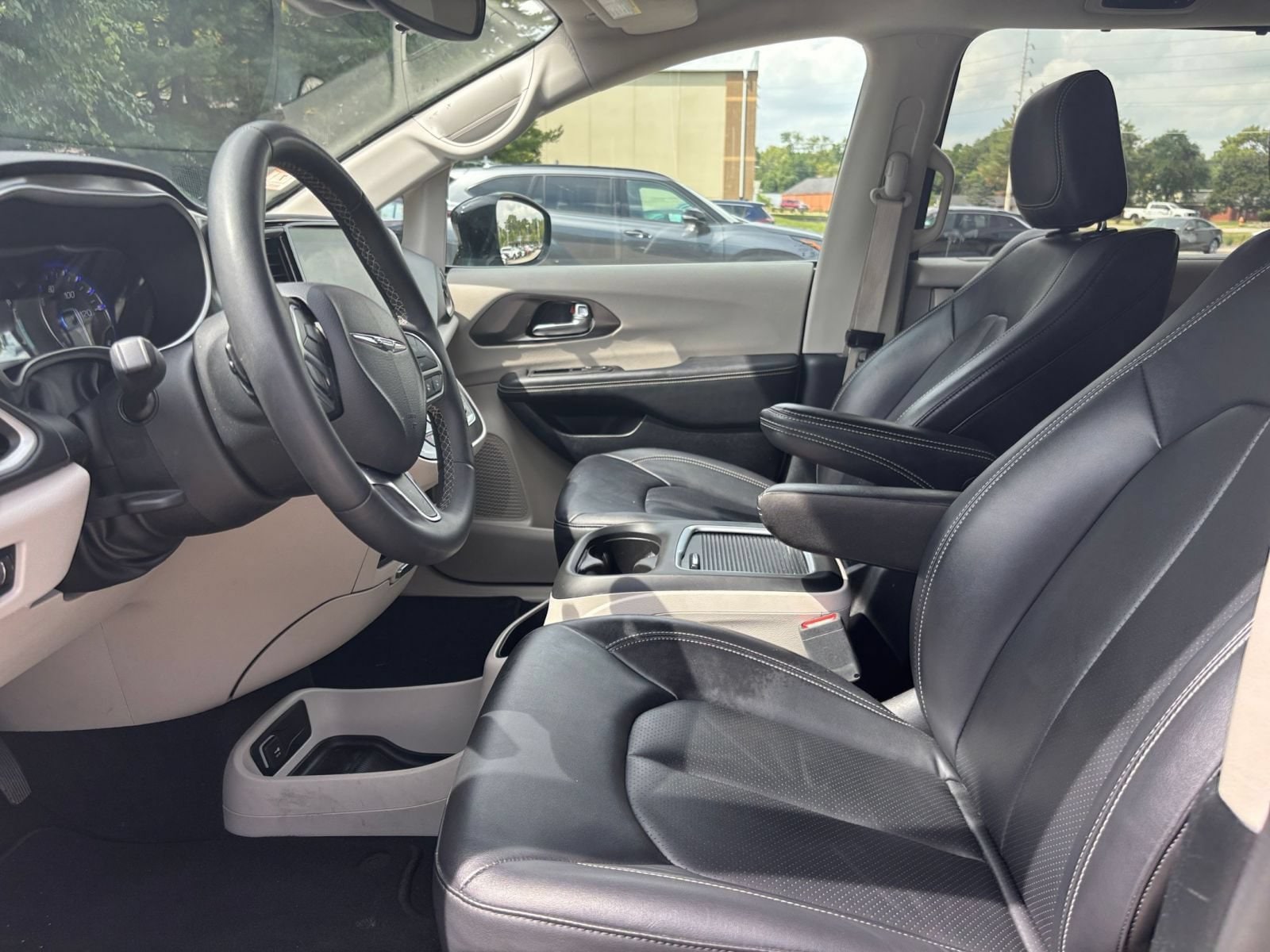 Thumbnail: 2024 Chrysler Pacifica - 26