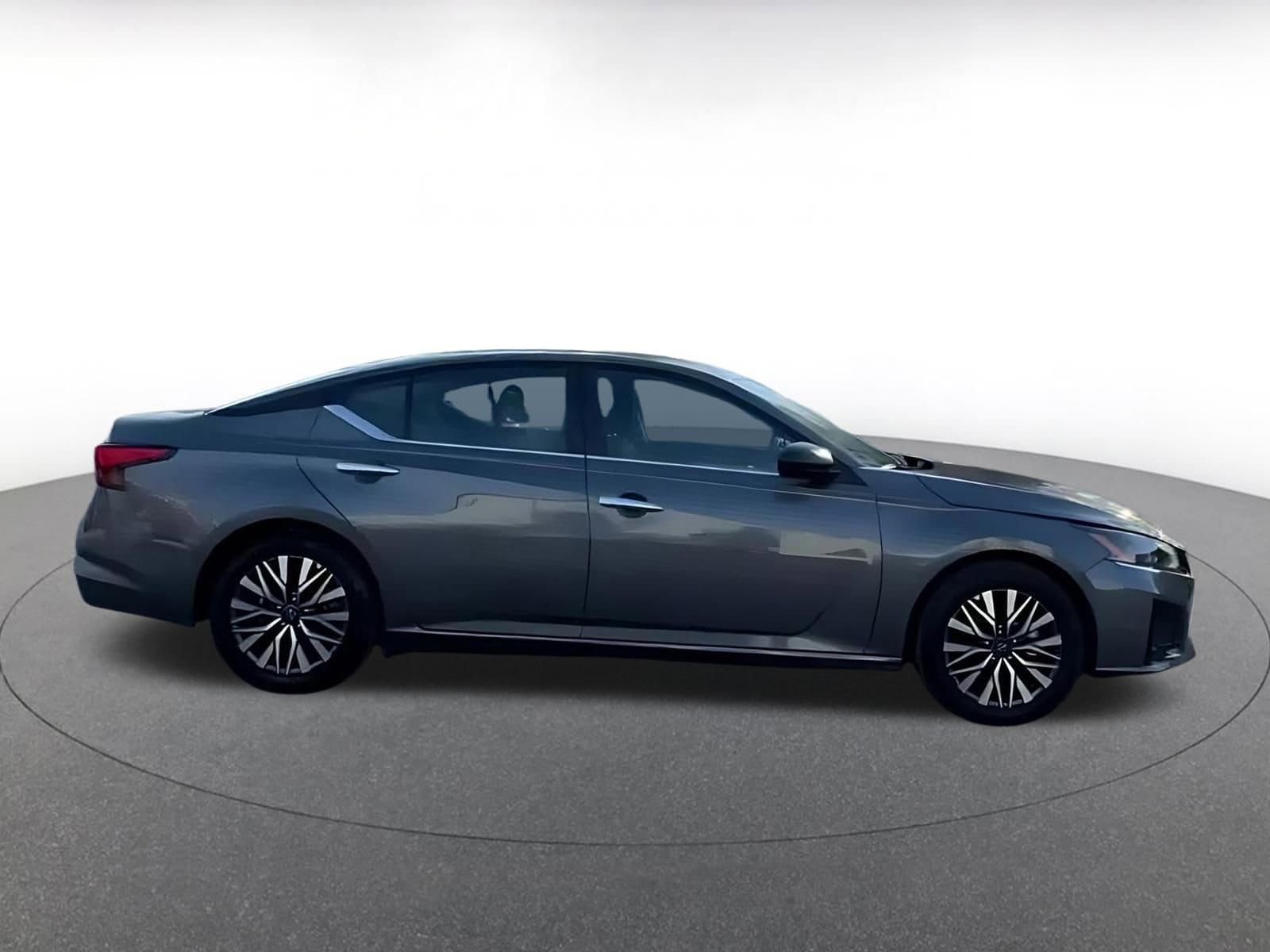 Thumbnail: 2025 Nissan Altima - 9