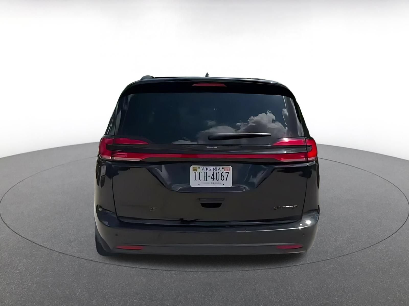 Thumbnail: 2025 Chrysler Pacifica - 10