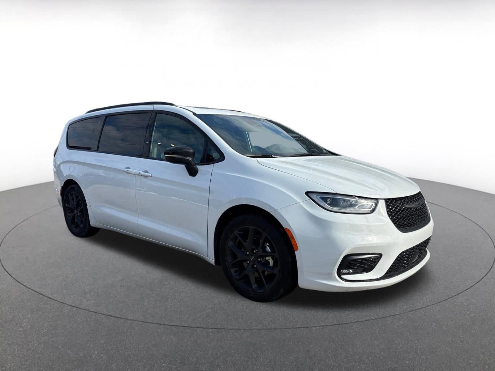 Thumbnail: 2025 Chrysler Pacifica - 1