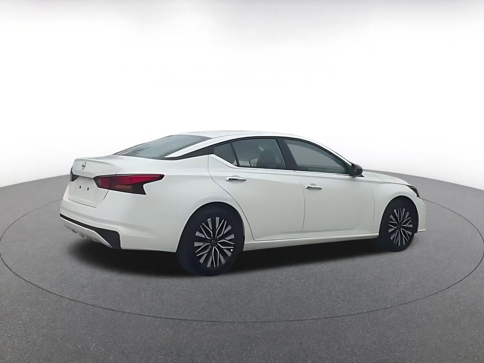 Thumbnail: 2025 Nissan Altima - 11