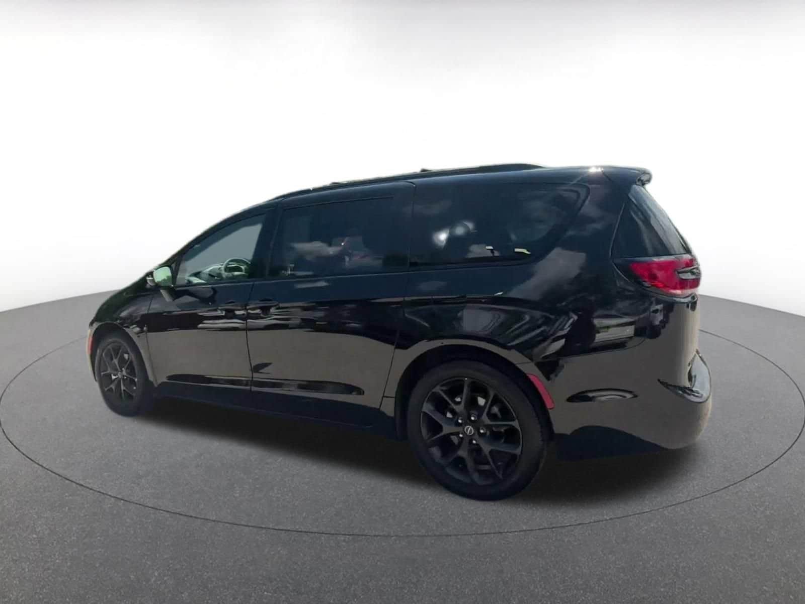 Thumbnail: 2025 Chrysler Pacifica - 8