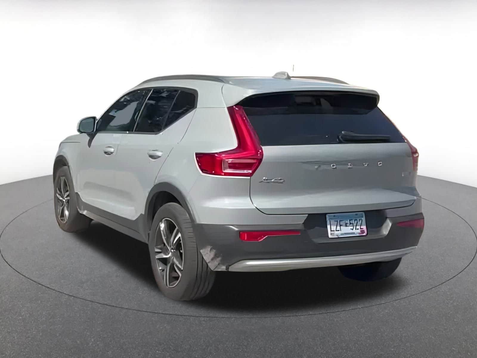 Thumbnail: 2024 Volvo XC40 - 9