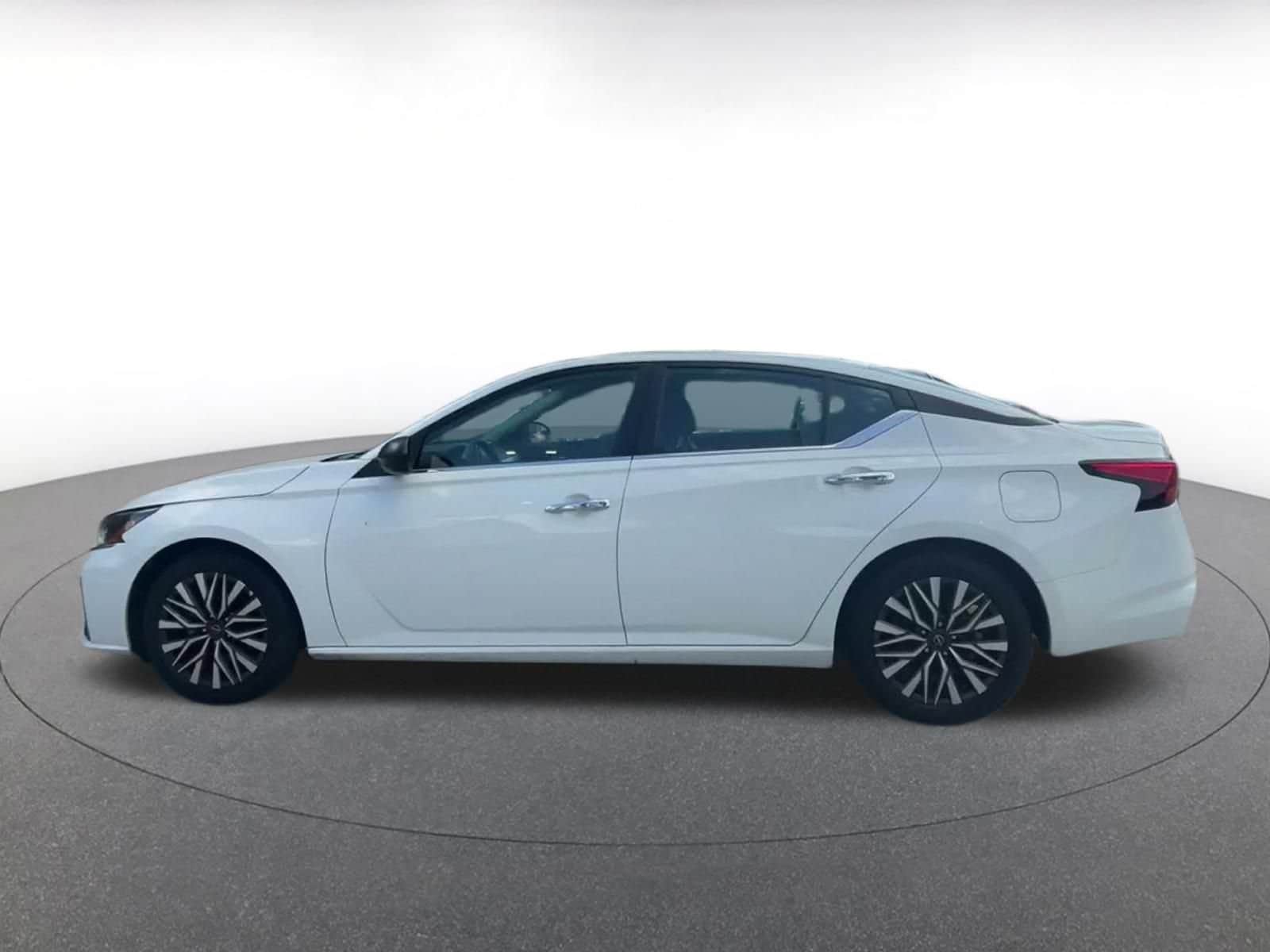 Thumbnail: 2025 Nissan Altima - 8